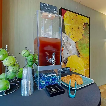 Best Western Plus Emerald Isle Hotel 